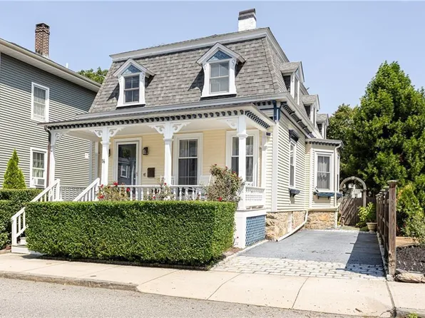 14 Ayrault St, Newport, RI 02840