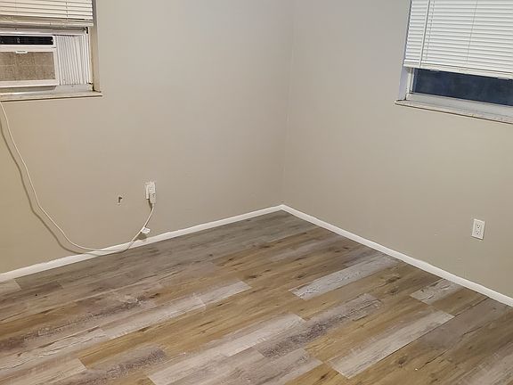 5th image of 2528 SW Lois Ave #2528