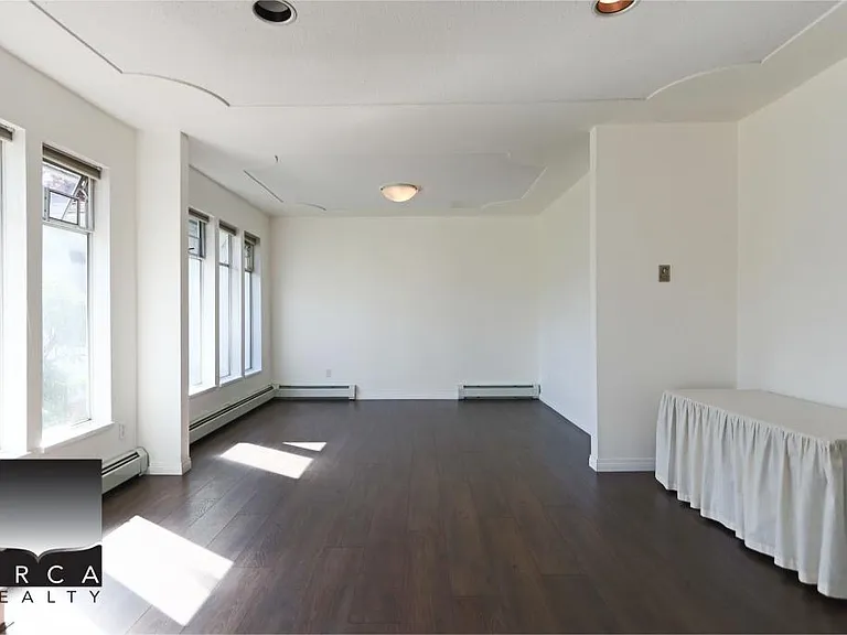 6400 Dakota Dr — Photo 4