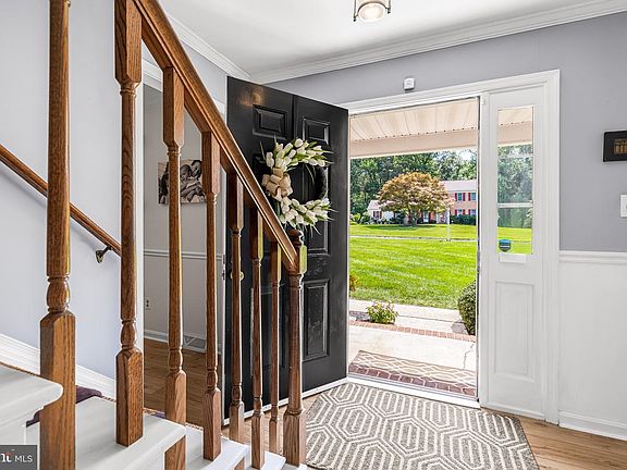 3rd image of 2806 York Manor Rd