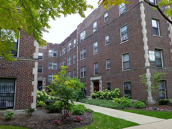 2nd image of 3413-21 N Marshfield Ave #3421G