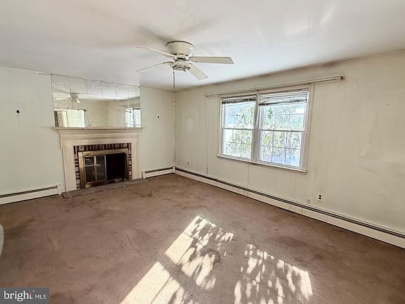 5th image of 15 Dogwood Dell Dr