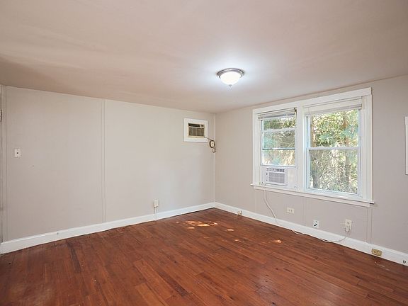 5th image of 887 Myrtle St NE APT 8