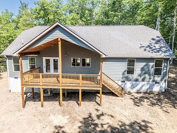 3rd image of 215 Creekview Ct