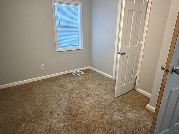 4th image of 2213 E Adams St