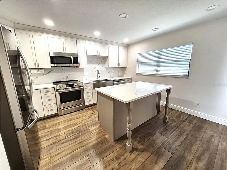 160 Joanne Pl — Photo 15
