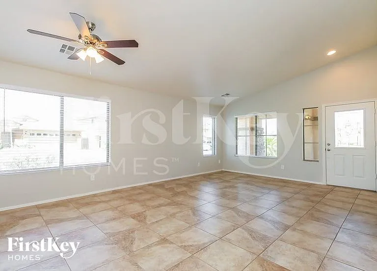 2647 W Canyon Way — Photo 2