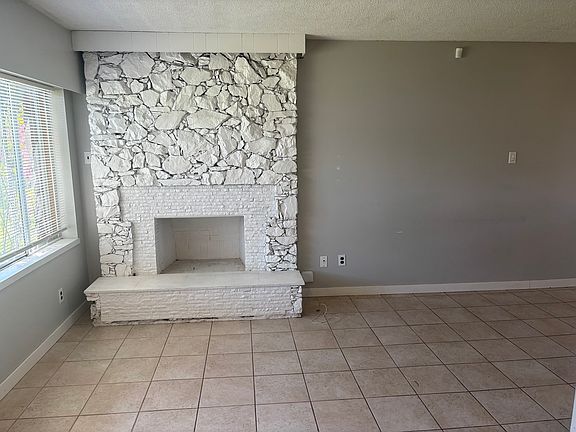 5th image of 4455 Napier St