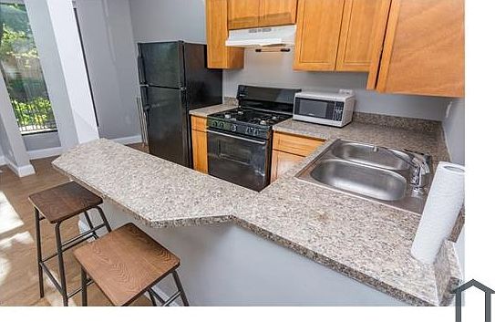 4th image of 6916 S Clyde Ave #4