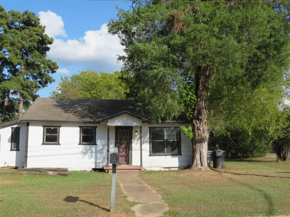 200 N Lane Wells Dr, Longview, TX 75604