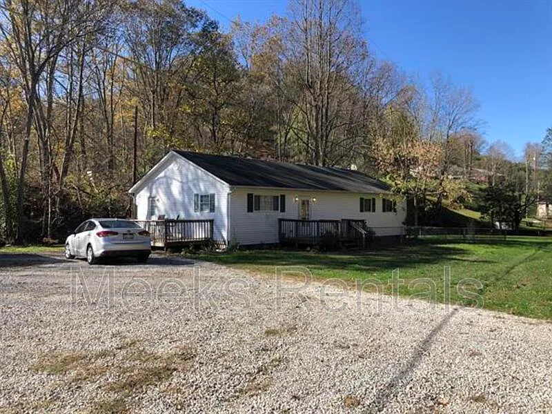 3 bed, 2.0 bath, 1479 sqft, $1,650 — Photo 2