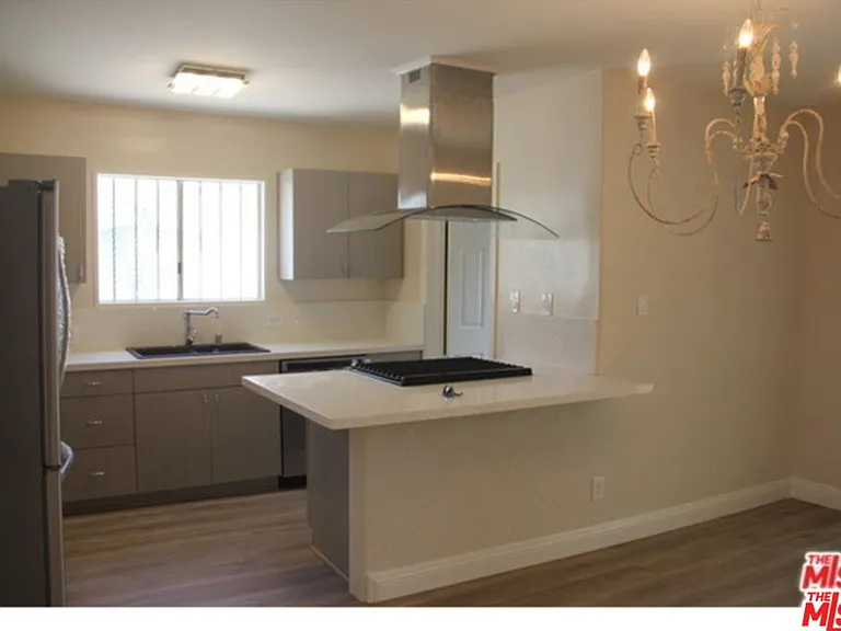 1120 S Plymouth Blvd — Photo 8