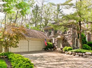 4 Court Of Bucks County, Lincolnshire, IL 60069