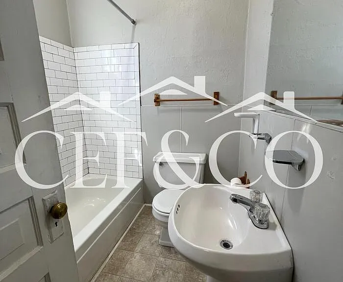 327 College St #A — Photo 9