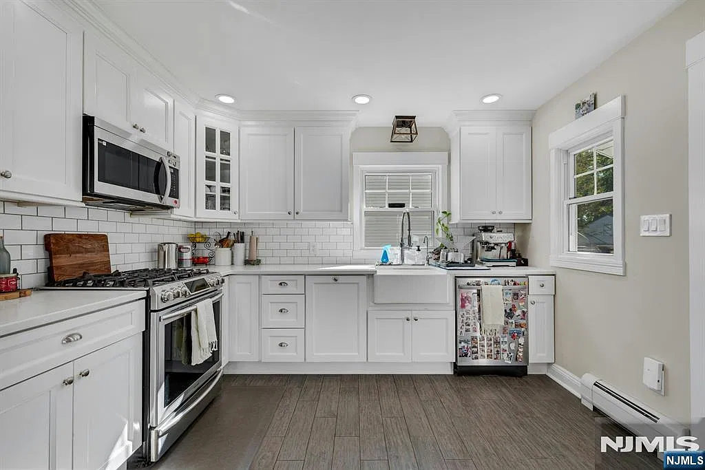 3 bed, 2.0 bath, $3,750 — Photo 2