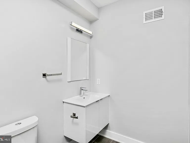 Brand New Luxury Apartments — Photo 8