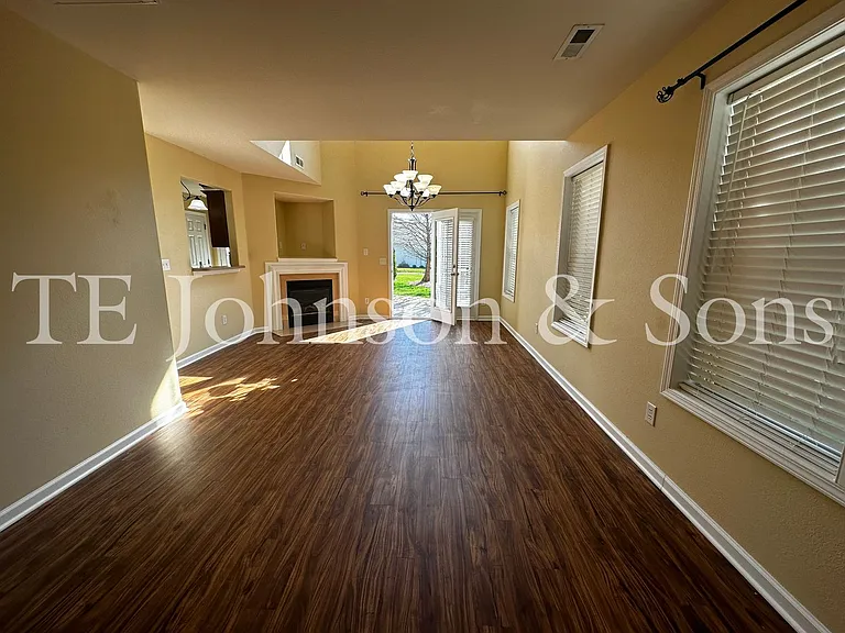 108 Greenway St — Photo 2