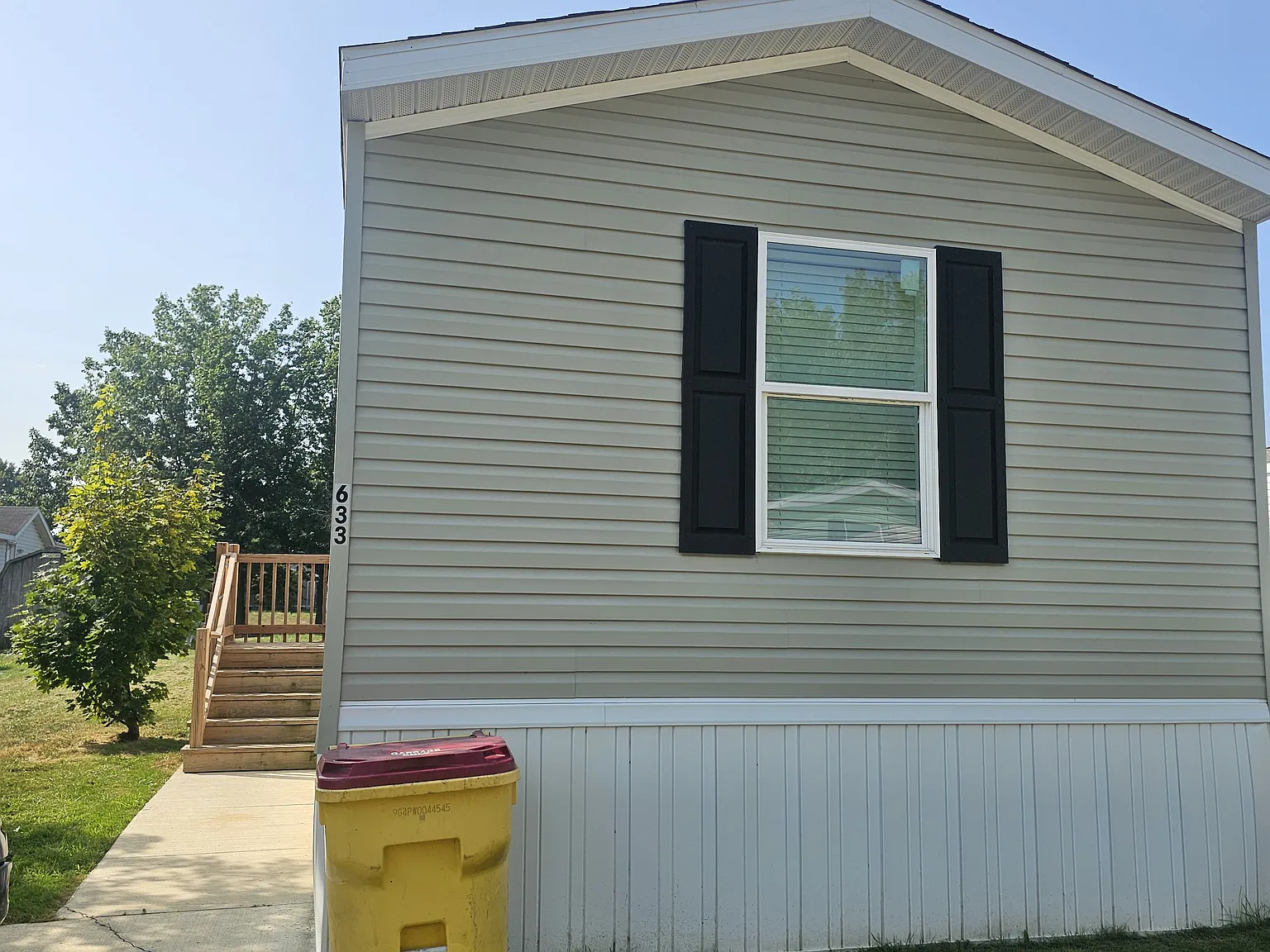 3 bed, 1056 sqft, $1,149 — Photo 1