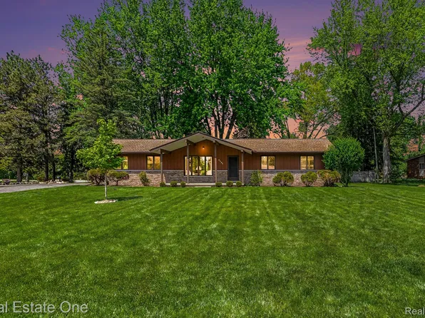 5494 Boyne Highland Trl, Clarkston, MI 48348