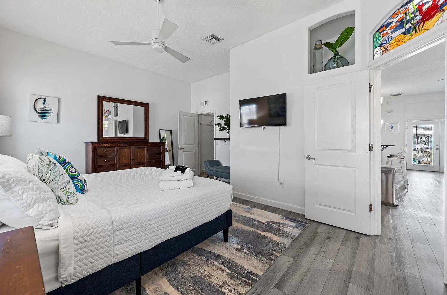 4 bed, 3.0 bath, 2798 sqft, $11,452 — Photo 4