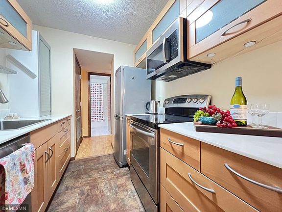 3rd image of 26 10th St W Unit 607
