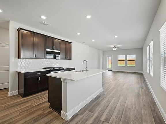 4th image of 606 Ezra Ln