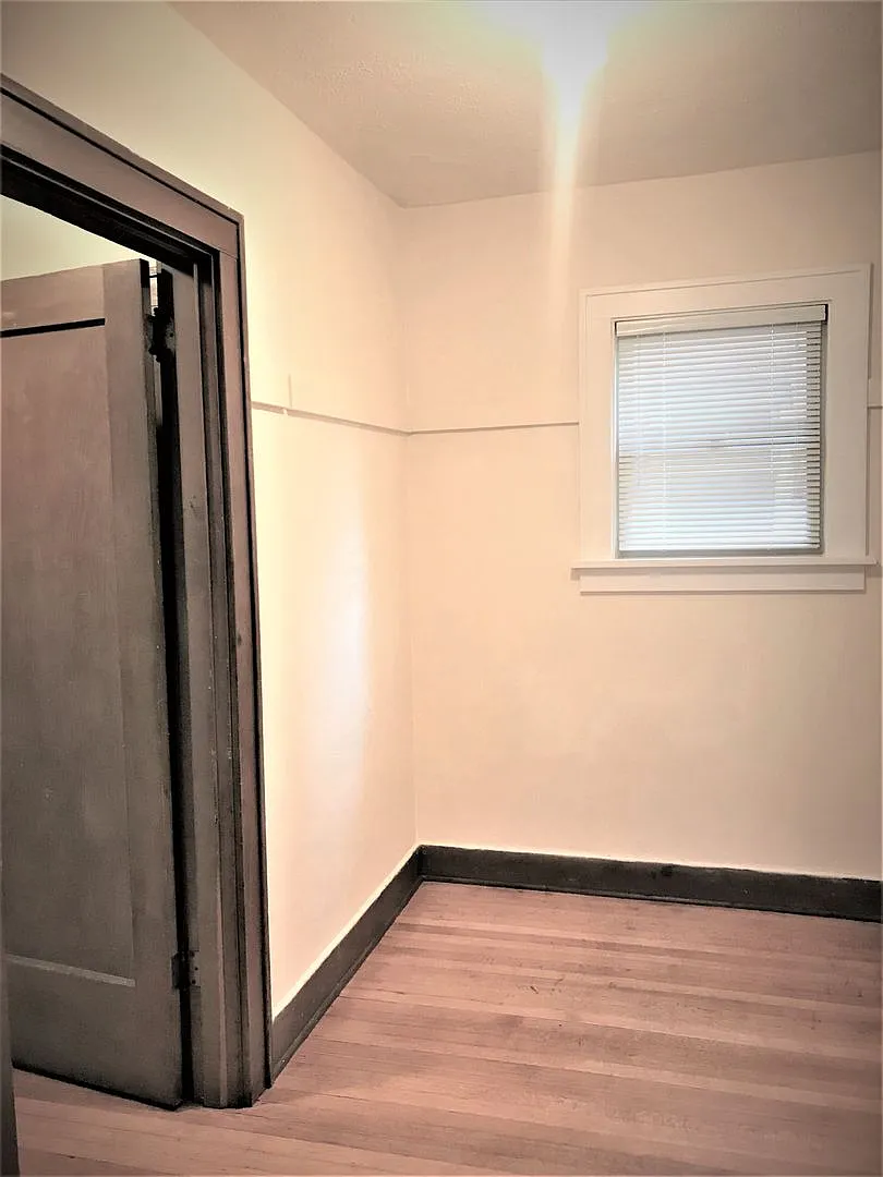 Elwood Apartments — Photo 4