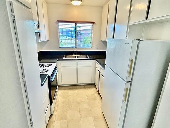 4th image of 1432 Robinson Ave APT 6
