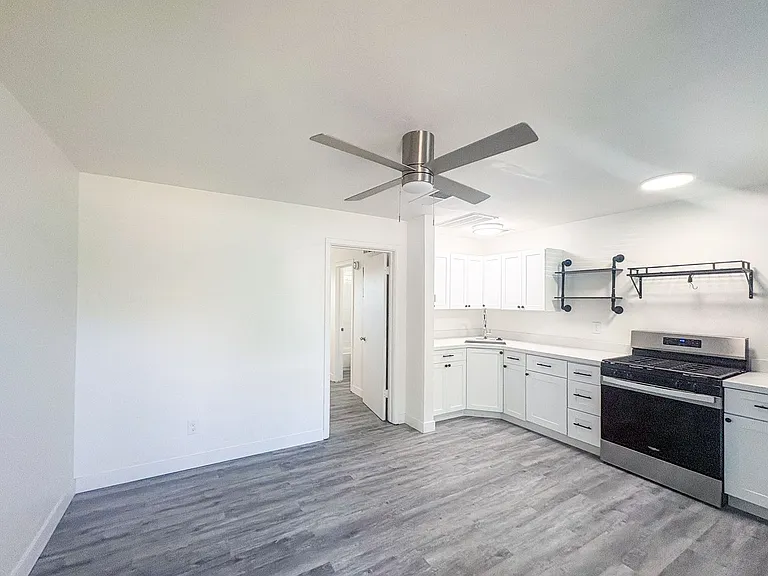 3636 E Verde Ln — Photo 2