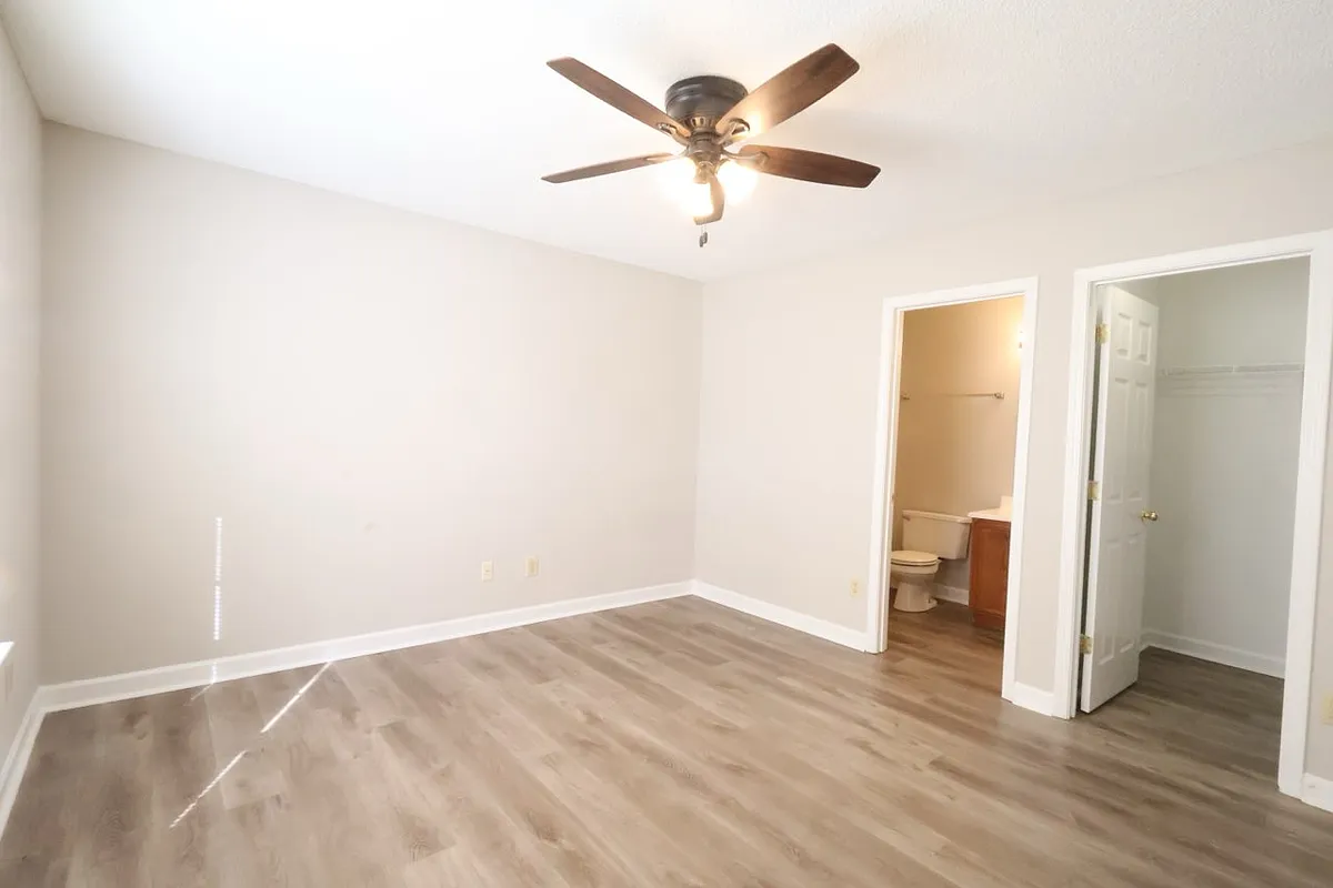 Main bedroom - 1415 Clooney Ln