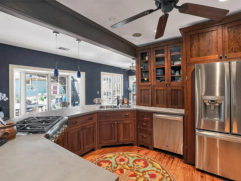 221 Park Ln — Photo 4