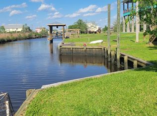 725 Azalea Dr, Bay Saint Louis, MS 39520