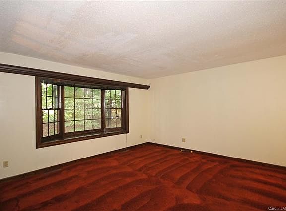 3rd image of 219 E Meadowview Dr