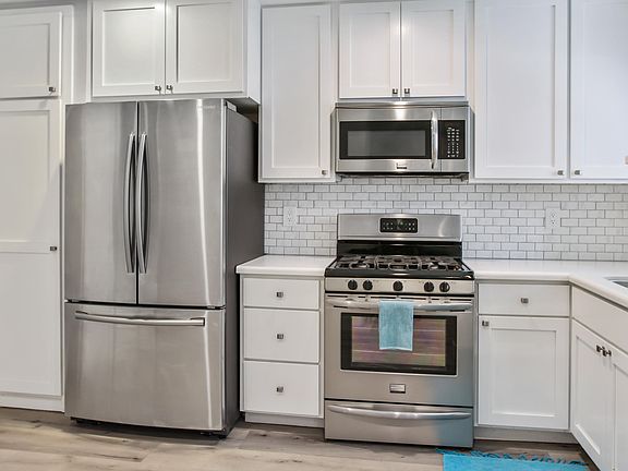 4th image of 3087 E Harbor Blvd