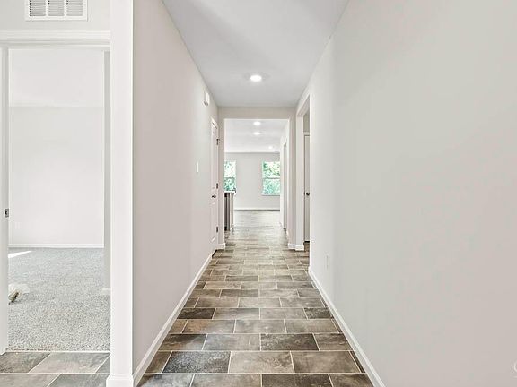 3rd image of 121 Ashburn Way
