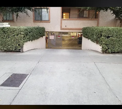 Paramount Apartments, LLC Photo 1