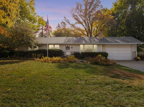 2174 Rosewood Ln S, Roseville, MN 55113
