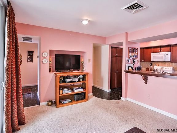 4th image of 38 Loudonwood Dr E