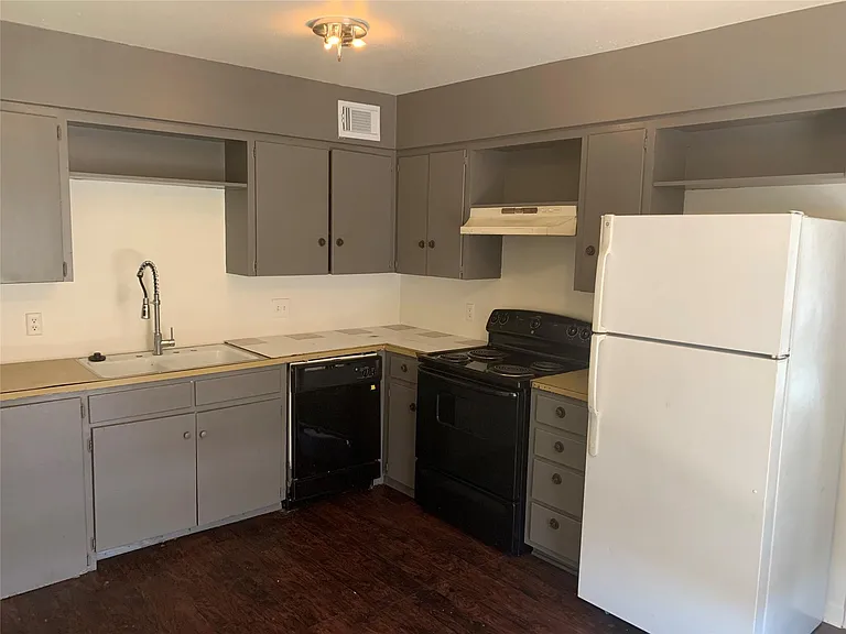 1918 Hearthstone Dr #202 — Photo 5