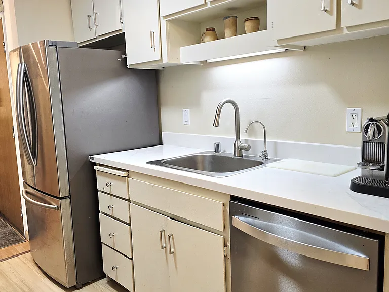 2700 Le Conte Ave #306 — Photo 7