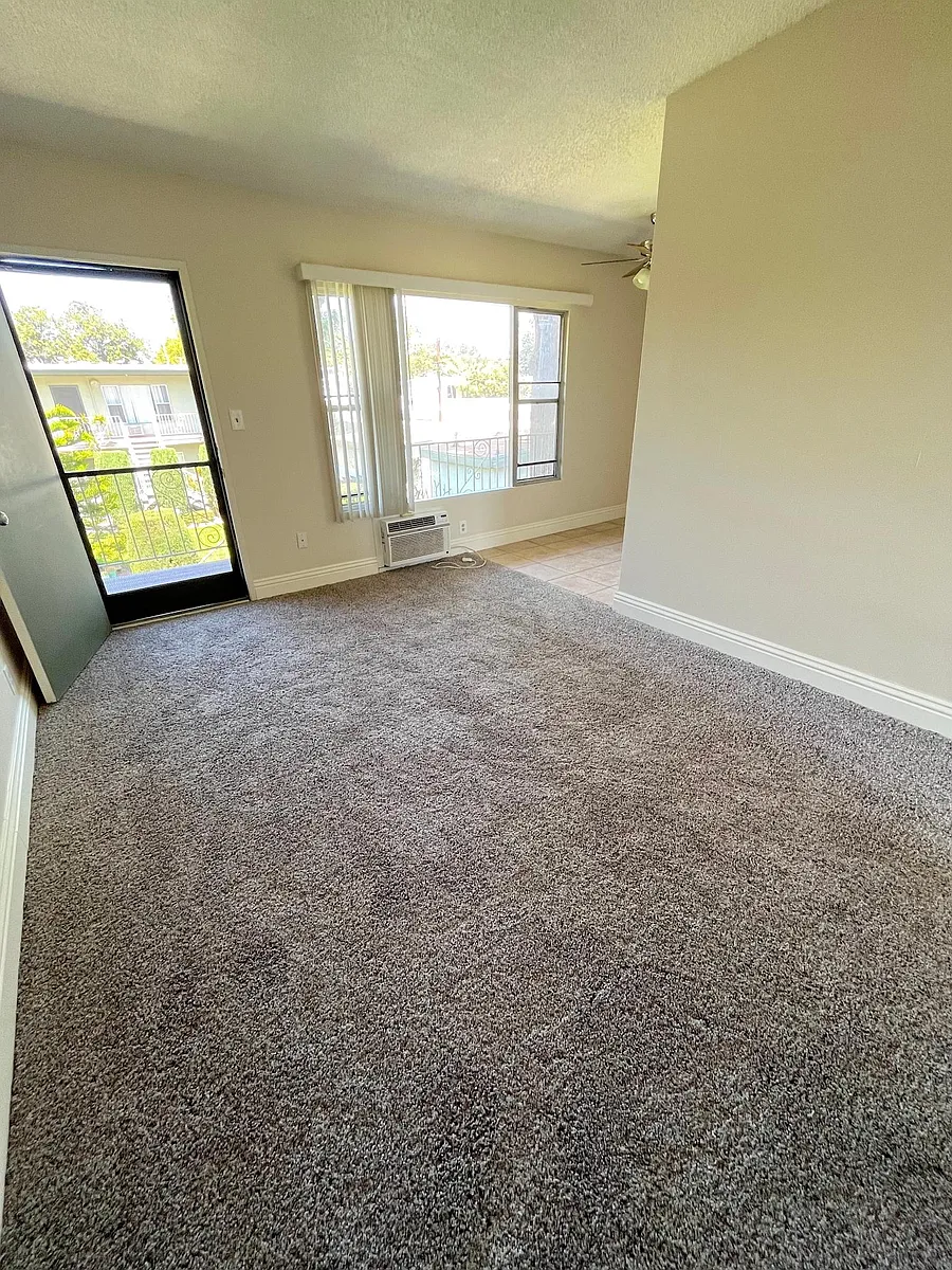 Building Photo - 146 S Princeton Ave #5
