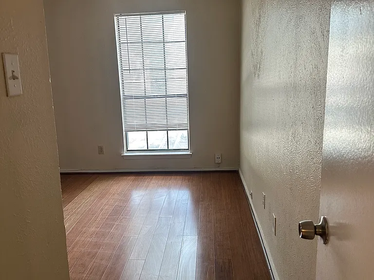 1909 Chasewood Cir #214 — Photo 3