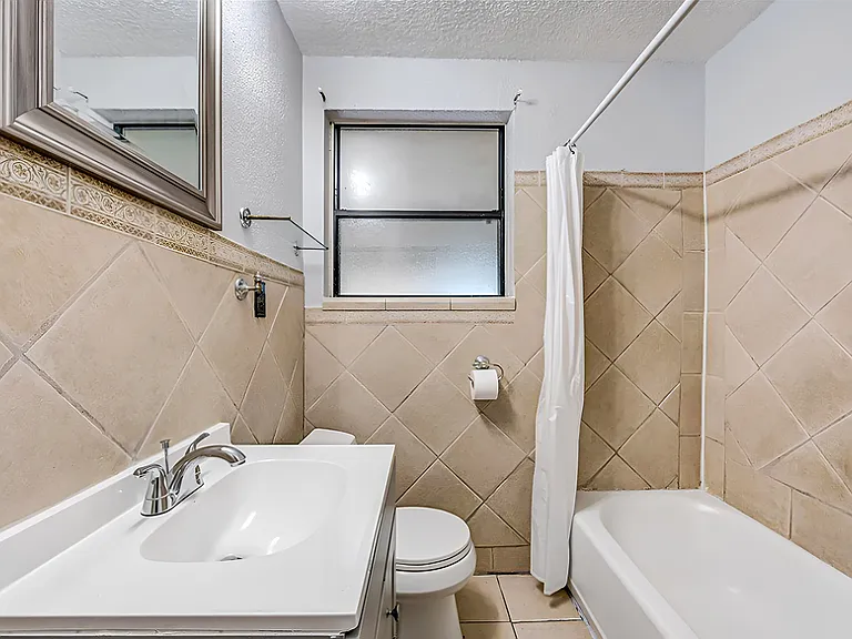 Norde Dr W — Photo 4