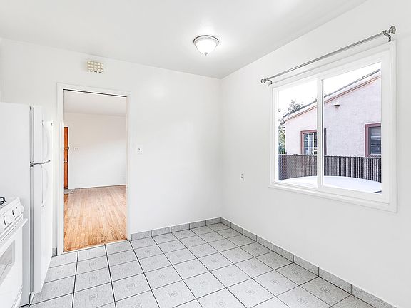 5th image of 3041 Glenhurst Ave