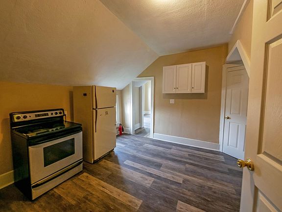 3rd image of 160 S Arlington St APT 4