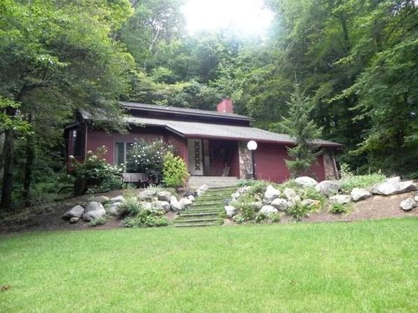 60 Beechwood Dr