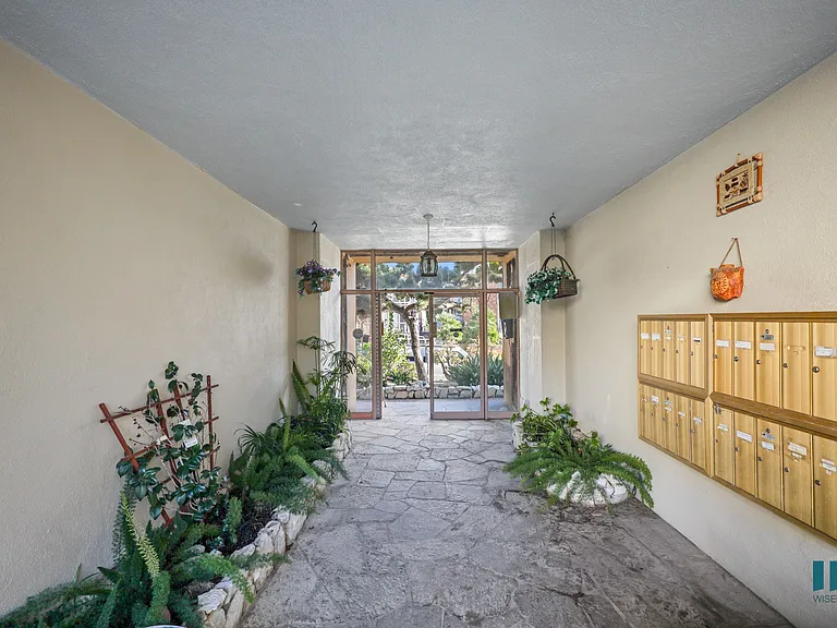 Lobby and Resident Mailboxes
