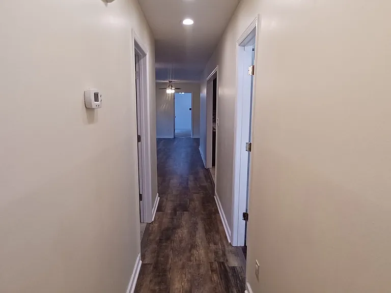 211 Sheffield Ct — Photo 20