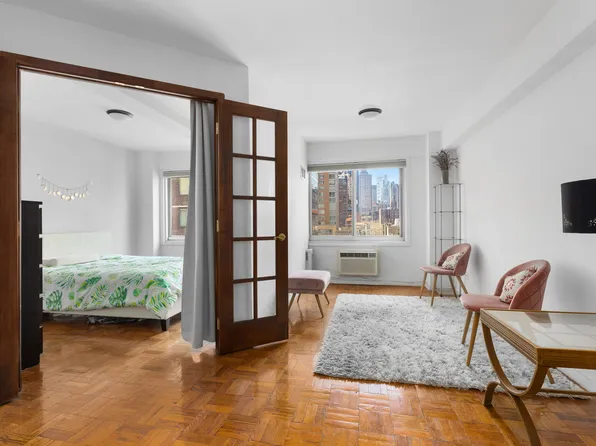 240 East 55th Street image 1 of 6