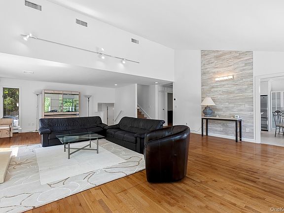 5th image of 170 Barger Street